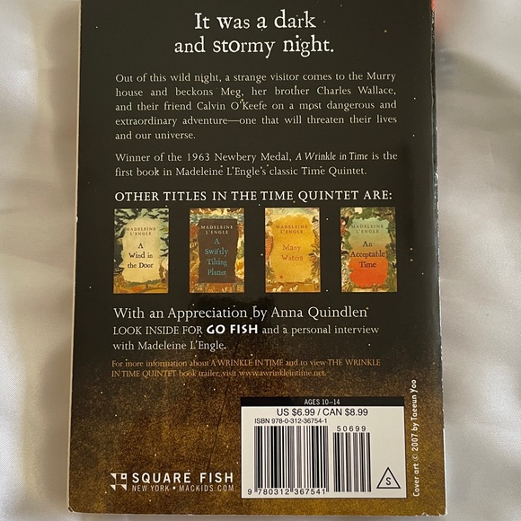 BOOKS: A Wrinkle In Time - Picture 2 of 4